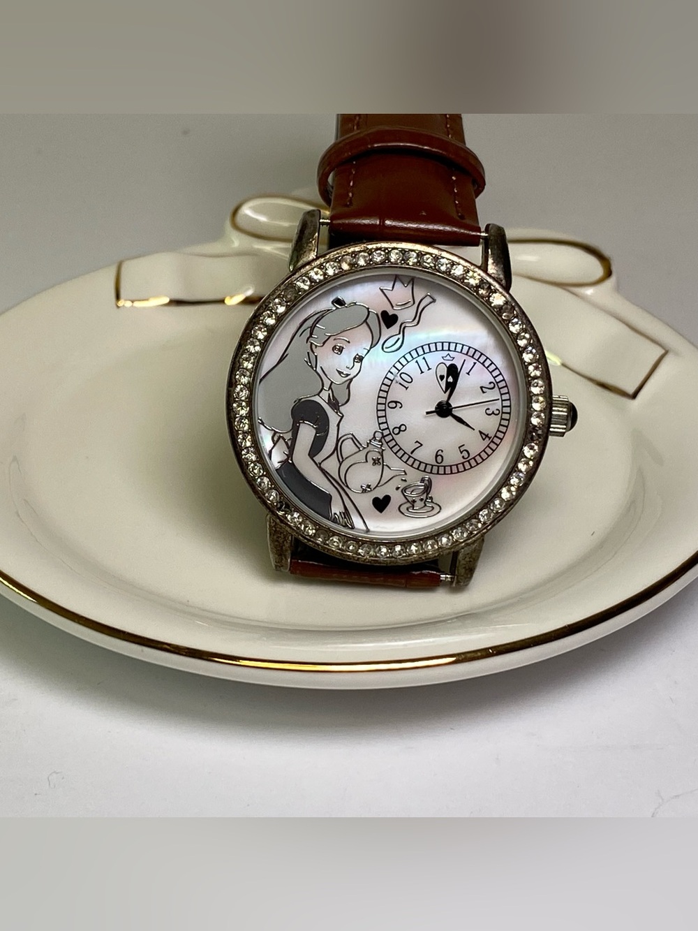 Disney Alice in Wonderland Watch Crystal Bezel New Leather Band WORKS
